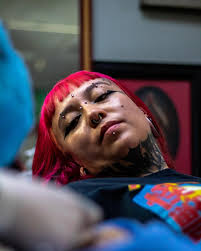 Implante subdérmico 🔥🔪 #canon #fotodecanonistas #photography #piercing  #piercings #bodypiercing #bodypiercings #bodypiercer #bodypiercers #piercer  #piercers #tongue #lenguabifida #leonguanajuato #leongto #guanajuato  #artecorporal ...