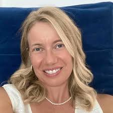 come stai? sto che a volte mi sembra di crollare ma poi mi accorgo che sto  solo fiorendo al contrario mettendo radici nei giorni difficili sto che  vorrei scappare lontano ma ogni