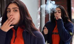 Madonna S Daughter Lourdes Leon Takes A Smoke Break As She Battles Bone Chilling New York Daily Mail Online