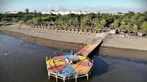 Untuk dapat memasuki kawasan wisata pantai topejawa takalar ini, pengunjung dikenakan tiket masuk. Menjadi Tempat Wisata Populer Di Makassar Ini Harga Tiket Masuk Pantai Akkarena Terbaru 2021 Tribun Kaltim