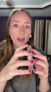 Vanessa Testet Den Highlighter in Einer Ufo Form