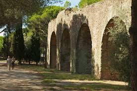 The town's name descends from forum julii, the retirement. Frejus Roman Aqueduct Frejus France Spottinghistory Com
