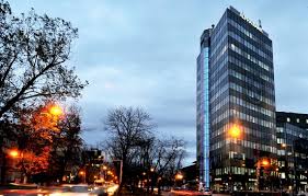 Ministrul fondurilor europene vrea sa plateasca chirie de lux din fonduri ue, pe motiv ca imobilul in care isi are acum biroul nu se potriveste cu activitatea sa. Centru Media Despre Noi Alpha Bank