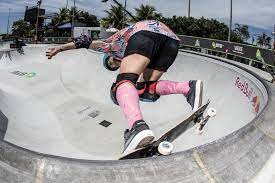 Her birthday, what she did before fame, her family life, fun trivia facts she began skating late in the game at seventeen. Feliz Com Ascensao Das Mulheres No Skate Karen Jonz Lembra Inicio Nao Tinha Banheiro Feminino Stu Ge
