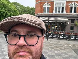 Taylor Swifts favourite London Pub. The Black Dog 112 Vauxhall Walk, London  SE11 5ER