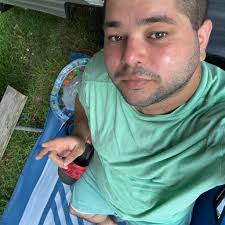 Why do I always have to solo tank as Venom and how can I get my teammates  to help me finish off enemies?