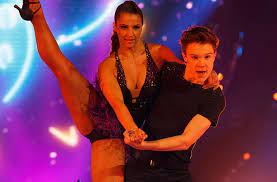 Iris mittenaere, anthony colette et patrick dupond ont dansé un contemporain sur le parquet de danse avec les stars retrouvez toutes les performances de la saison 9 de l'émission danse avec les stars sur tf1, remportée par clément rémiens ! Replay Danse Avec Les Stars Tf1 Les Proches Des Stars Font La Playlist