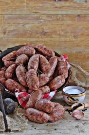 La salsiccia non può mancare in un primo piatto di carne casalingo. La Salsiccia Umbra Varieta Tradizionali E Ricette 2 Amiche In Cucina