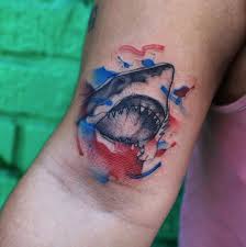 Shark Tattoo 40 Tattoo Ideen Die Die Schonheit Dieser Tiere Beweisen Shark Tattoos Tattoos Best Couple Tattoos