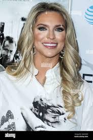 Michelle Jewell's Instagram, Twitter & Facebook