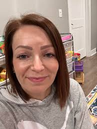 Natural eyebrow procedure recommendations for older adults