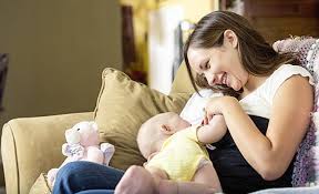 Hilfreiche Tipps Fur Den Stillalltag Kindergesundheit Info De