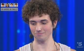 Nella semifinale di amici 2021, tancredi cantù rajnoldi ha cantato parole bellissime dedicate al tancredi cantù rajnoldi si commuove nella semifinale di amici 2021 parlando del padre di cui sente. Amici 20 Tancredi Era Positivo Al Covid Maria De Filippi Svela Il Retroscena Il Tempo