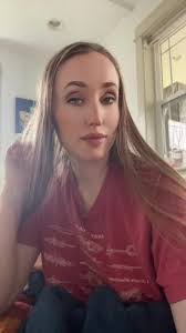 Roselyn Kelly's Instagram, Twitter & Facebook