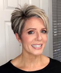 People will think you're the sister, not the mom! Some Short Hairstyles For Women Over 50 Improving Your Look In Mature Age Kipperkids Com