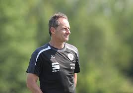 Antwerpen ist immerhin ein ehemaliger profi mit über 200 spielen in der regionalliga, bzw. Wieder Vereint Kurtulus Ozturk Neuer Und Alter Co Trainer Von Marco Antwerpen Regionalheute De