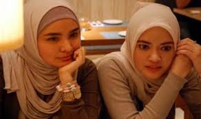 Aurat wanita islam terhadap bukan islam. Batas Aurat Perempuan Yang Harus Ditutupi Republika Online