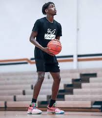 Zaire blessing dwyane wade's height is 6 ft 3 in. Zaire Wade Bio Age Height Single Nationality Body Measurement Career