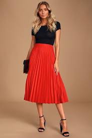 13 Holiday Outfit Color Combos That Are Just Festive Enough And How To Shop Them Red Pleated Skirt Red Skirt Outfits Red Midi Skirt