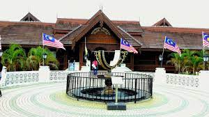 Pasir salak historical complex is a pleasant compound of traditional malay buildings which together form a museum alongside the perak river about 50 kilometres south of ipoh. Diorama Terowong Sejarah Pasir Salak Khir Khalid