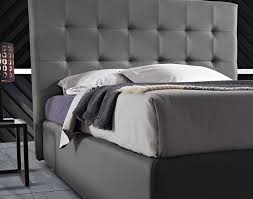 Letto matrimoniale con piedi tubolari in metallo everglades cm 181,5 x 211. Letto Matrimoniale Alto Quando Puo Essere Utile Arredamenti Pignataro Roma