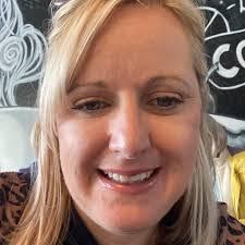 Mandy Wright's Instagram, Twitter & Facebook