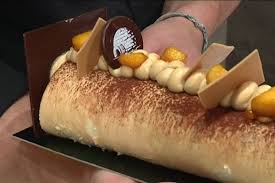 90g de farine 30g de maïzena 120g de sucre 4 œufs 1 c. Video Recette De Noel Apprenez A Faire Votre Buche Avec Un Grand Patissier De Dole