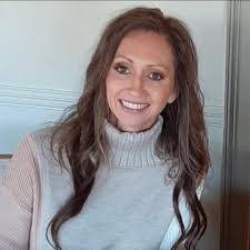 Miranda Kelley's Instagram, Twitter & Facebook