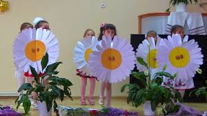 песня а ромашковое поле зацвело детство детство протяни свое крыло Romashkovoe Pole Krasivyj Tanec Malyshej Na Vypusknom Youtube