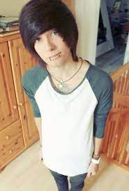 Emo Hairstyles For Trendy Guys Emo Guys Haircuts Pretty Designs Emo Hairstyles For Guys Hot Emo Guys Emo Hair