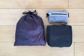 ミニマムな女一人旅の１泊２日持ち物リスト 旅行中でも身軽になれる最小限な荷物を公開 旅行用ワードローブ 旅行 持ち物 旅行