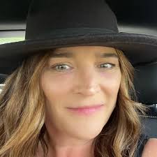 alexis clark · 1.3M threads