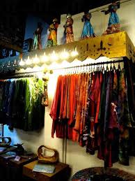 Visitors can paint and take home their own swatch of batik for rm30. Atma Alam Batik Art Village æµ®ç¾…äº¤æ€¡æ—…éŠ U Travel æ—…éŠè³‡è¨Šç¶²ç«™