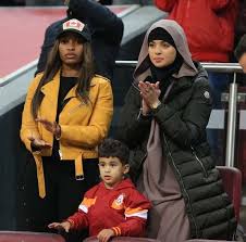 Check out his latest detailed stats including goals, assists, strengths & weaknesses and match ratings. Photos La Plus Belle Supportrice Voilee Est La Femme De
