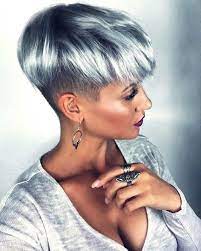 Es Ist Weltweit Anerkannt Dass Die Blaue Farbe Bedeutung Und Gewissheit Zum Ausdruck Bringt Wenn Sie Dunk Short Silver Hair Short Hair Styles Short Grey Hair