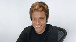 También, hizo una aparición especial en la serie de televisión juvenil aliados. Gaston Dalmau Conto Detalles Del Grupo De Whatsapp De Casi Angeles