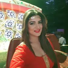 Wear low waist ones sarees are the best dresses to show curves such as lower back and you can guess the rest… by the way whom do you wish to seduce with a hot saree. Srabanti Chatterjee Wiki Bio Age Family Hot Photo Pics Image Gallery Photo Tadka