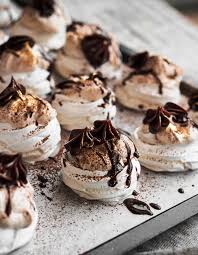 Pin On 10 Best Mini Pavlova And Meringues Recipes