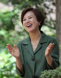 이와 관련해 박미선은 4일 인스타그램을 통해 누구세요? ì»¤ë²„ìŠ¤í† ë¦¬ ë°•ë¯¸ì„  ì£¼ì±…ë§žì€ ì•„ì¤Œë§ˆ ì´ìƒì´ê¸¸ ì›í–ˆê³  ë„ì „í–ˆê³  ì„±ê³µí–ˆë‹¤ ê²½í–¥ì‹ ë¬¸