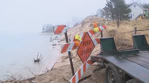 Beach erosion cuts off access to Oceana County cottages | wzzm13.com