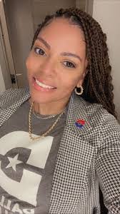 Kerri Nickerson's Instagram, Twitter & Facebook