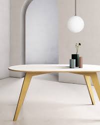 Das holz charakterisiert sich durch unterschiedliche farbtöne. Tisch Designer Tische Nach Mass Form Bar