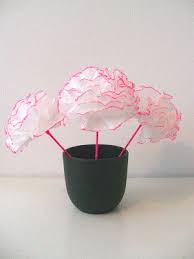 Un Bouquet Fluo Comme Les Pompons Avec Des Mouchoirs En Papier Et On Fluote Les Bouts Du Mouchoirs Avec Un S Rose En Papier Papier Mouchoir Fleurs En Papier