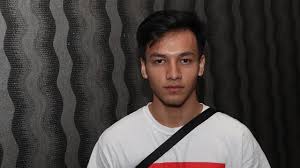Butuh ide gaya rambut pendek pria untuk potong rambut? Jefri Nichol Merasa Lebih Unyu Tampil Dengan Rambut Pendek Kumparan Com