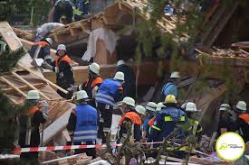 Daredevil motorcycle rider alex harvill died in a crash thursday while practicing for a record jump. Hausexplosion In Rettenbach Frau Schwer Verletzt Gerettet Vater Und Kind Noch Verschuttet Presse Augsburg