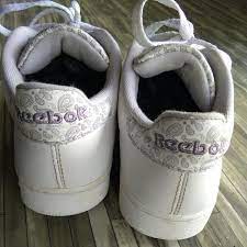Sebenarnya, dalam membersihkan sepatu putih ini, kamu tidak memerlukan berbagai bahan yang. Sepatu Reebok Putih Fesyen Wanita Sepatu Di Carousell