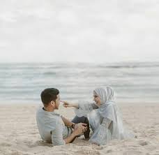 Sekarang bayangkan jika kamu bisa memadukannya dengan foto pantai idola kamu. Gaya Foto Di Pantai Bersama Pasangan Hijab Dapur Bengkulu