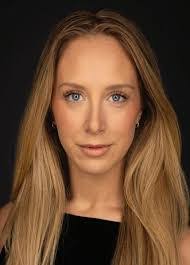 Candi Adams's Instagram, Twitter & Facebook