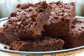 Brownies Vegetaliens Decadents Au Cacao Et Pepites De Chocolat Antidotesmagazine Com Recipe Vegan Desserts Clean Dessert Desserts