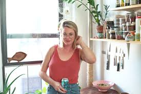 As a frequent contributor to bon appetite magazine, she can be seen in relation to fellow contributor andrew knowlton. In The Kitchen With Alison Roman Bonberi